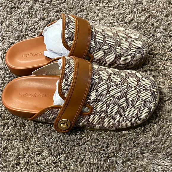 COACH Women’s Blake Turnbuckle Clog Flats - Picture 2 of 8